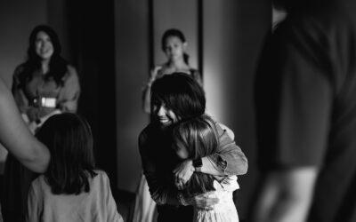 people_hugging